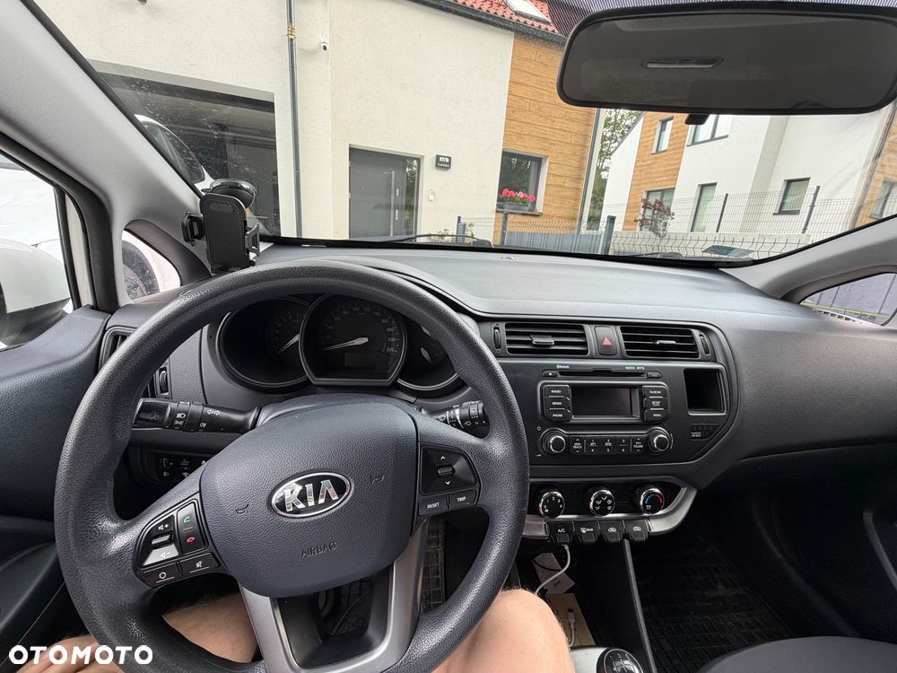 Kia Rio 1.2 L - 11