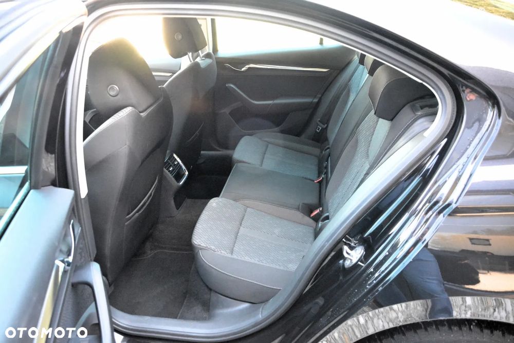 Skoda Octavia 2.0 TDI Style DSG - 32