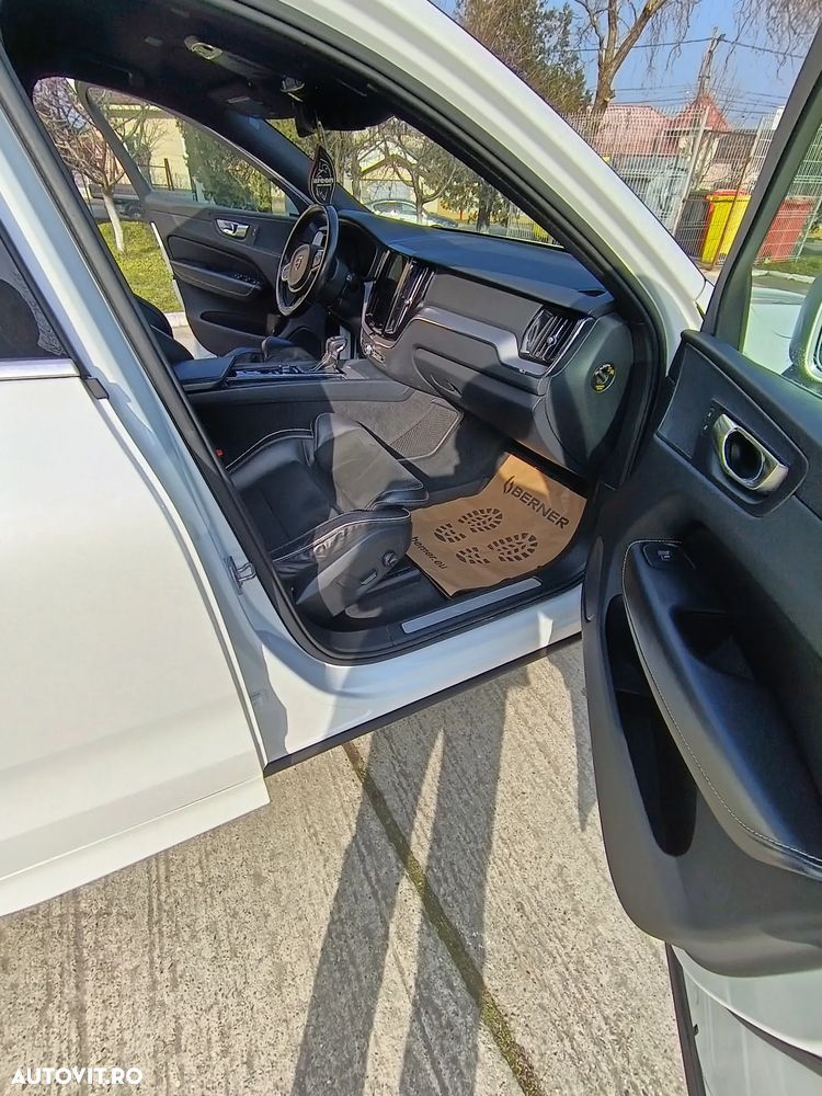 Volvo XC 60 D4 AWD Geartronic RDesign - 17