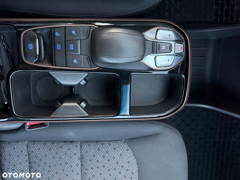 Hyundai IONIQ - 11