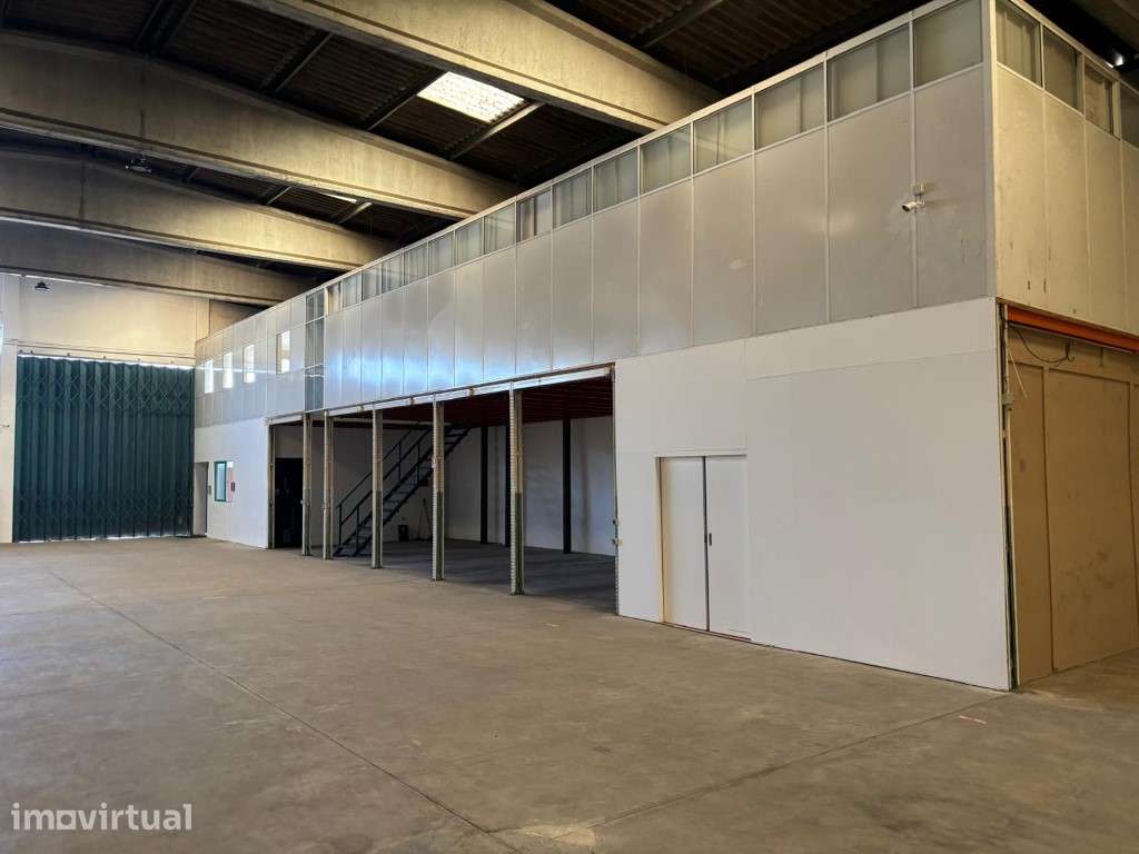 Armazém Industrial na Zona Industrial da Maia 1.200 m² para Arrendar - Grande imagem: 5/8