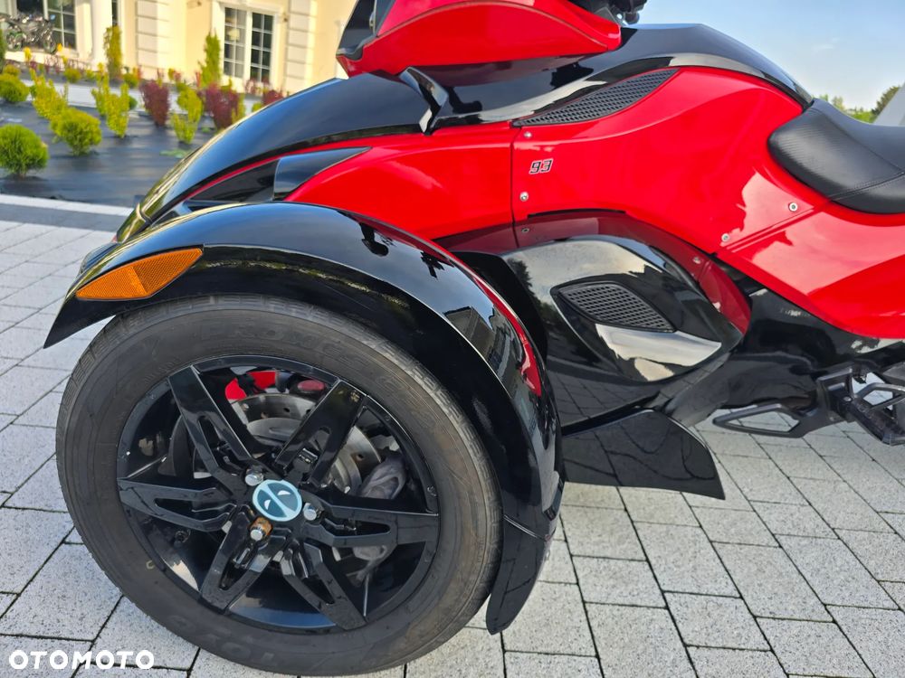 Can-Am Spyder - 18