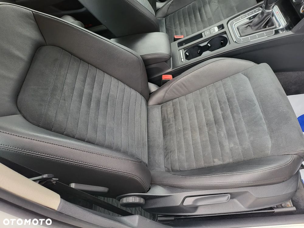 Volkswagen Passat Variant 2.0 TDI SCR 4Motion DSG Highline - 16