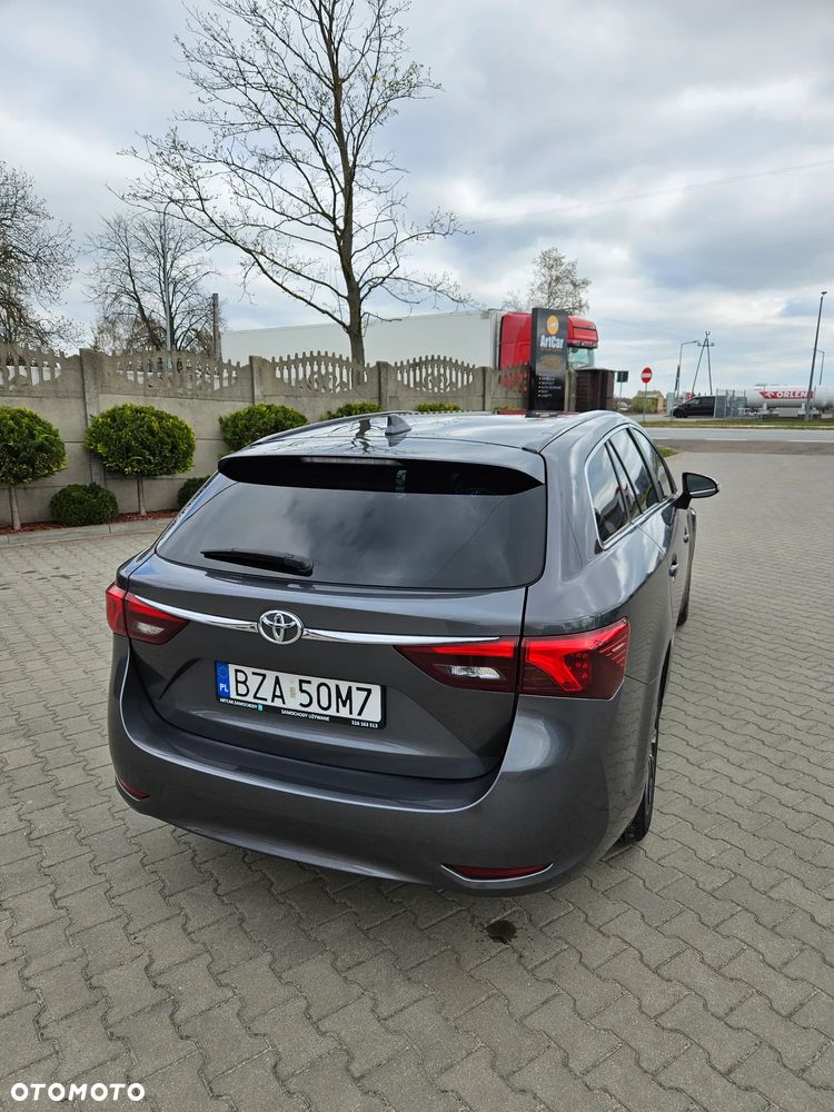 Toyota Avensis 1.8 Premium MS - 3