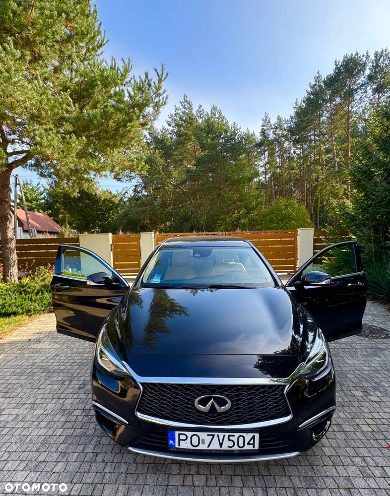 Infiniti Q30 - 2