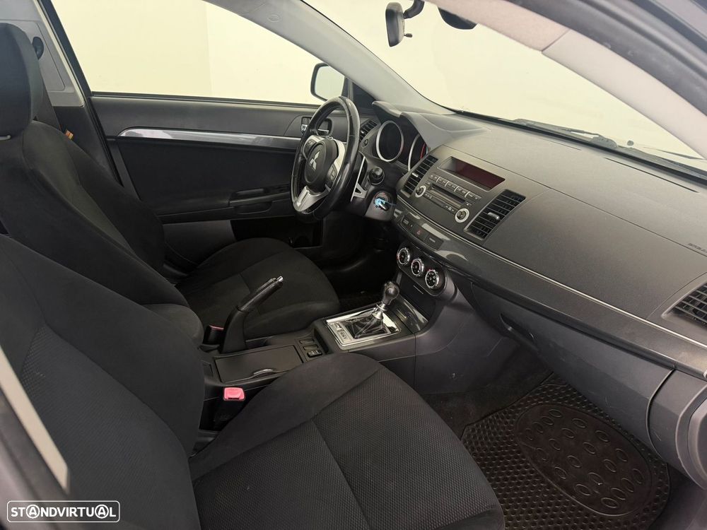 Mitsubishi Lancer - 7