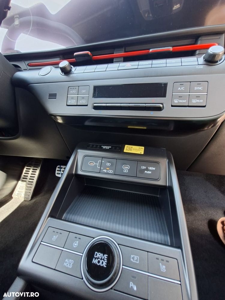 Hyundai KONA - 7