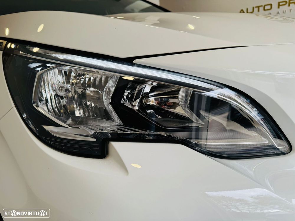 Peugeot 3008 1.2 PureTech Allure Pack EAT8 - 26
