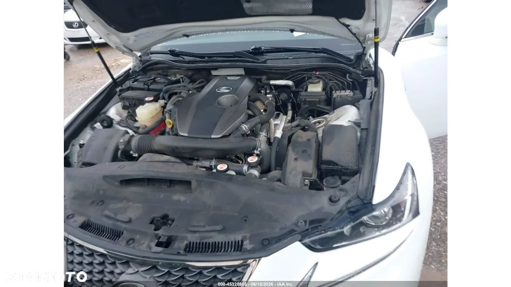 Lexus IS 200t - 12
