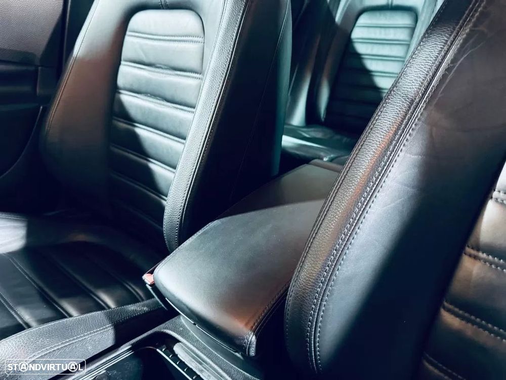 VW Passat Variant 2.0 TDi Highline DSG - 25