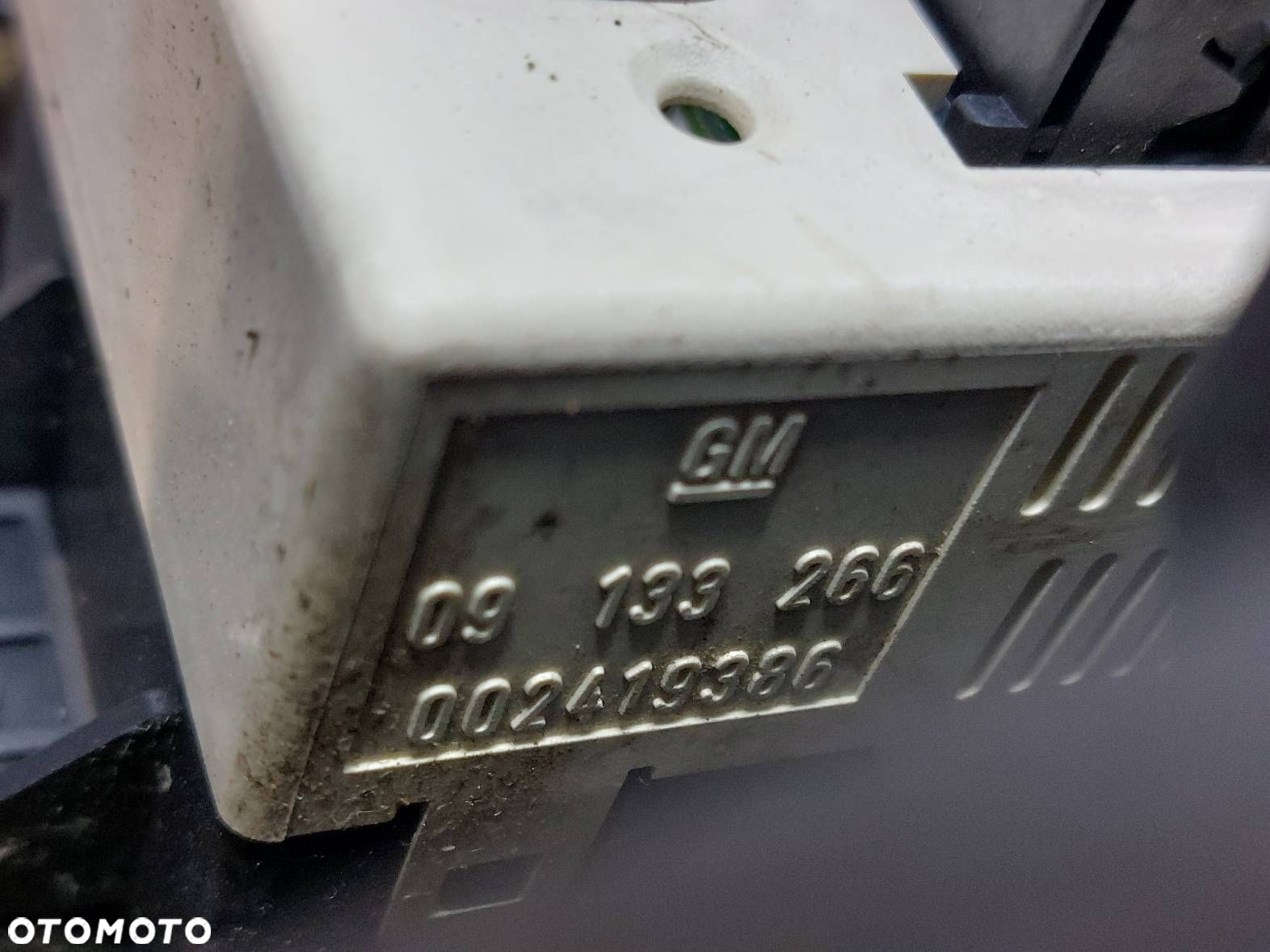 RAMKA KONSOLI ŚRODKOWA OPEL ASTRA G II 90589613 90559839 09133266 - 9