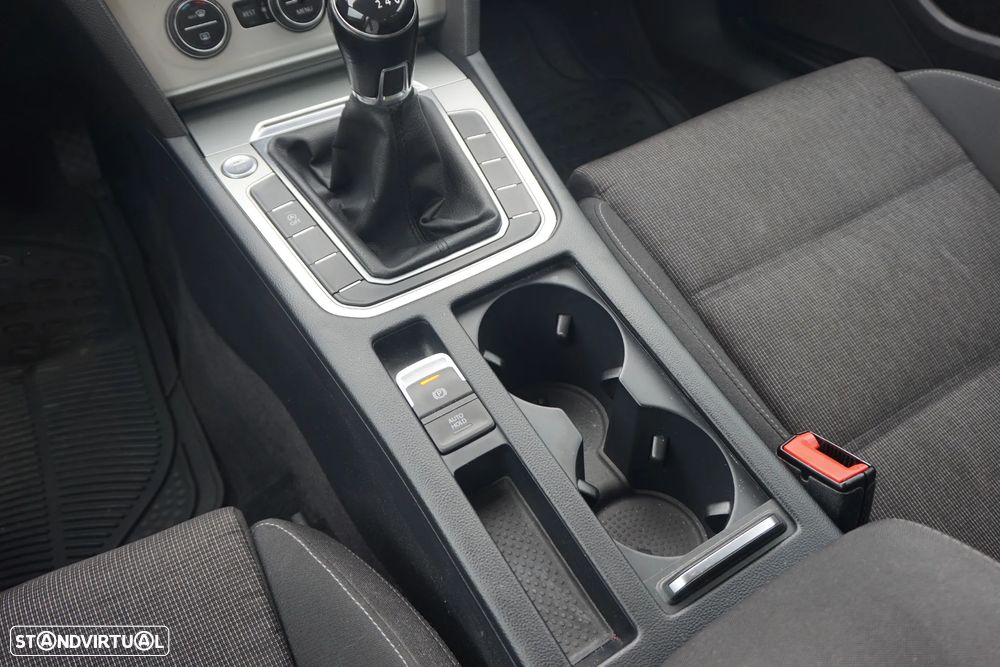 VW Passat Variant 1.6 TDI Confortline - 25