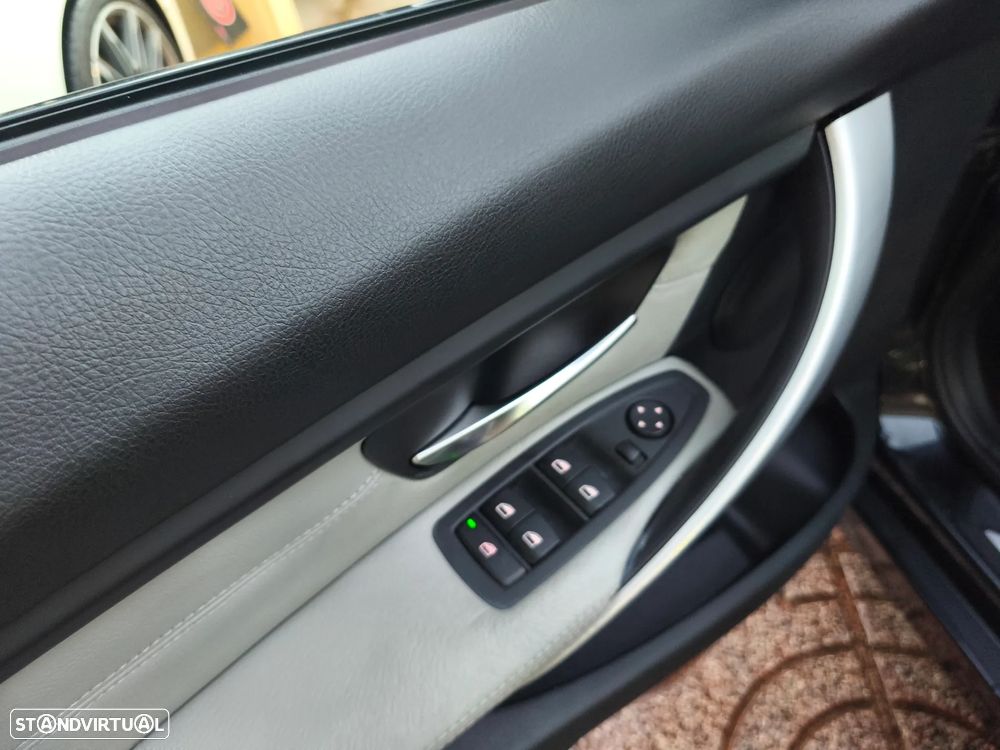 BMW 320 d Aut. Blue Performance Sport Line - 17