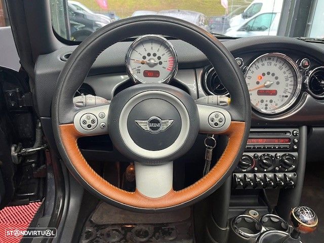 MINI Cabrio One Sidewalk - 19