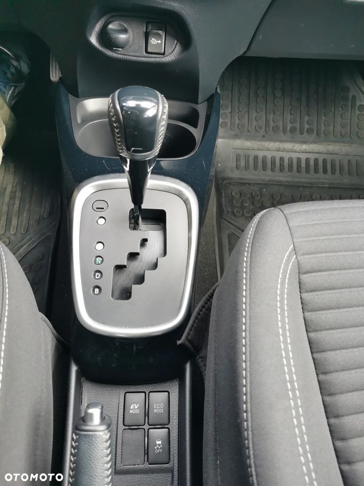 Toyota Yaris Hybrid 100 Selection - 24