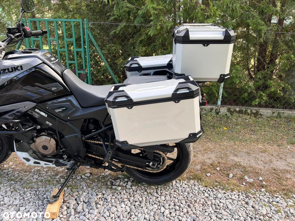 Suzuki V-STROM - 10