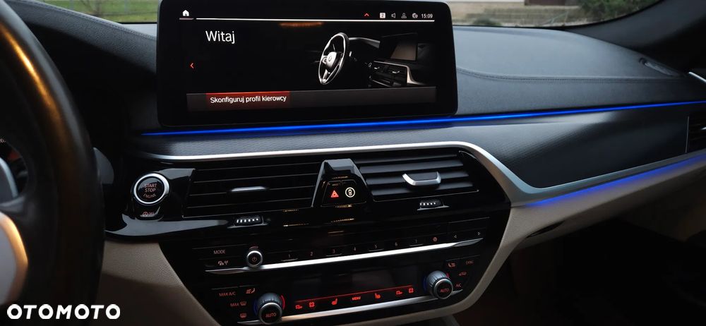 BMW Seria 5 M550i xDrive - 24