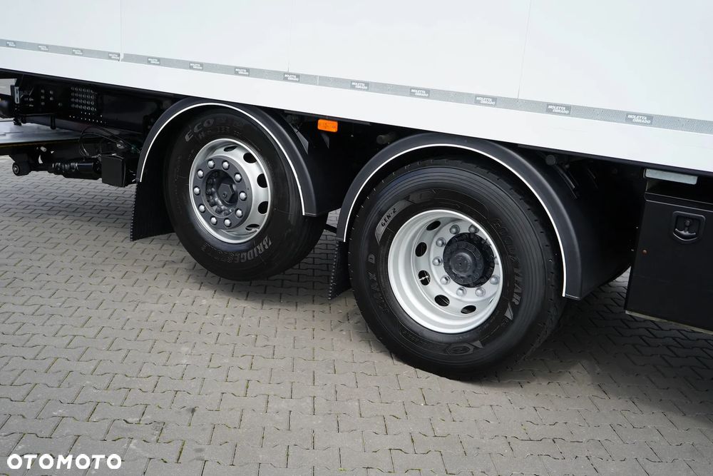 Iveco / S-WAY / 420 / E 6 / KONTENER + WINDA / 22 PALETY / RETARDER / OŚ SKRĘTNA / ROLETA - 26
