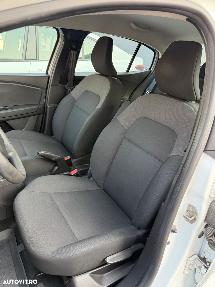 Dacia Logan TCe 90 MT5 Expression - 8
