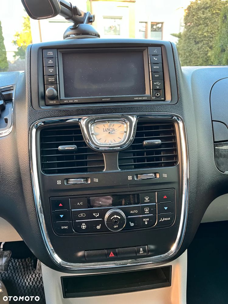 Lancia Voyager 2.8CRD Gold - 29