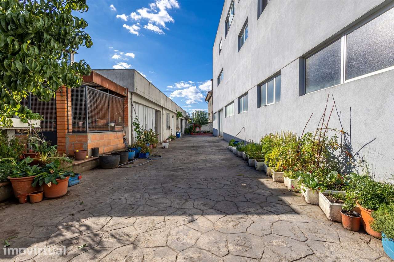Armazém com 150m2 para Arrendamento em Riba de Ave, Vila Nova de Famal - Grande imagem: 2/7