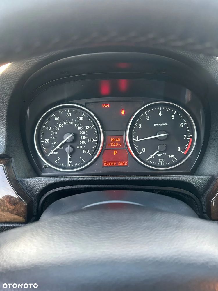 BMW Seria 3 335i xDrive Coupe - 23