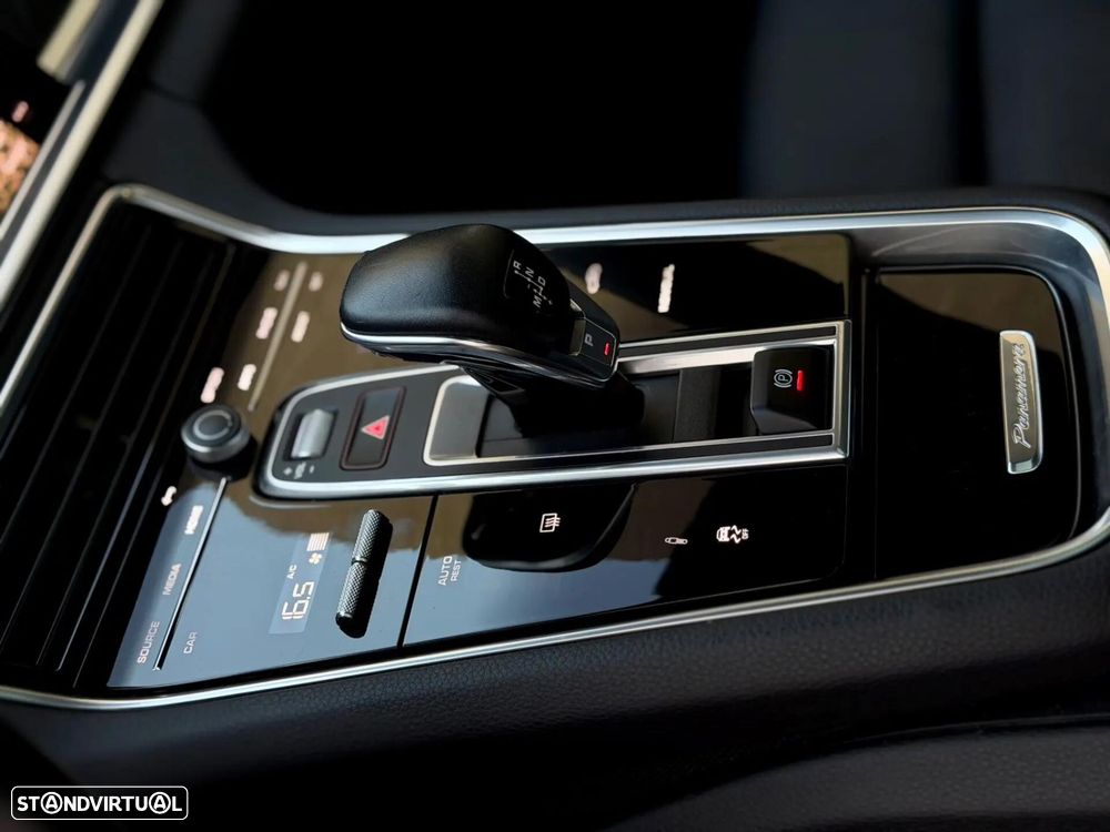 Porsche Panamera Sport Turismo 4 E-Hybrid Platinum Edition PDLS - 43