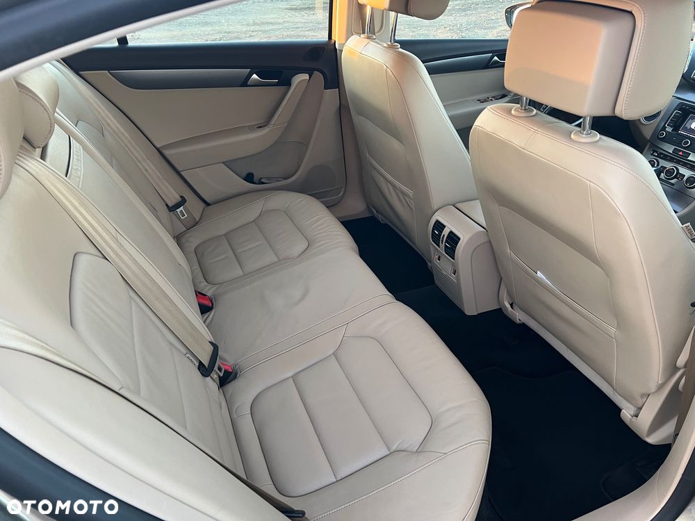 Volkswagen Passat - 8