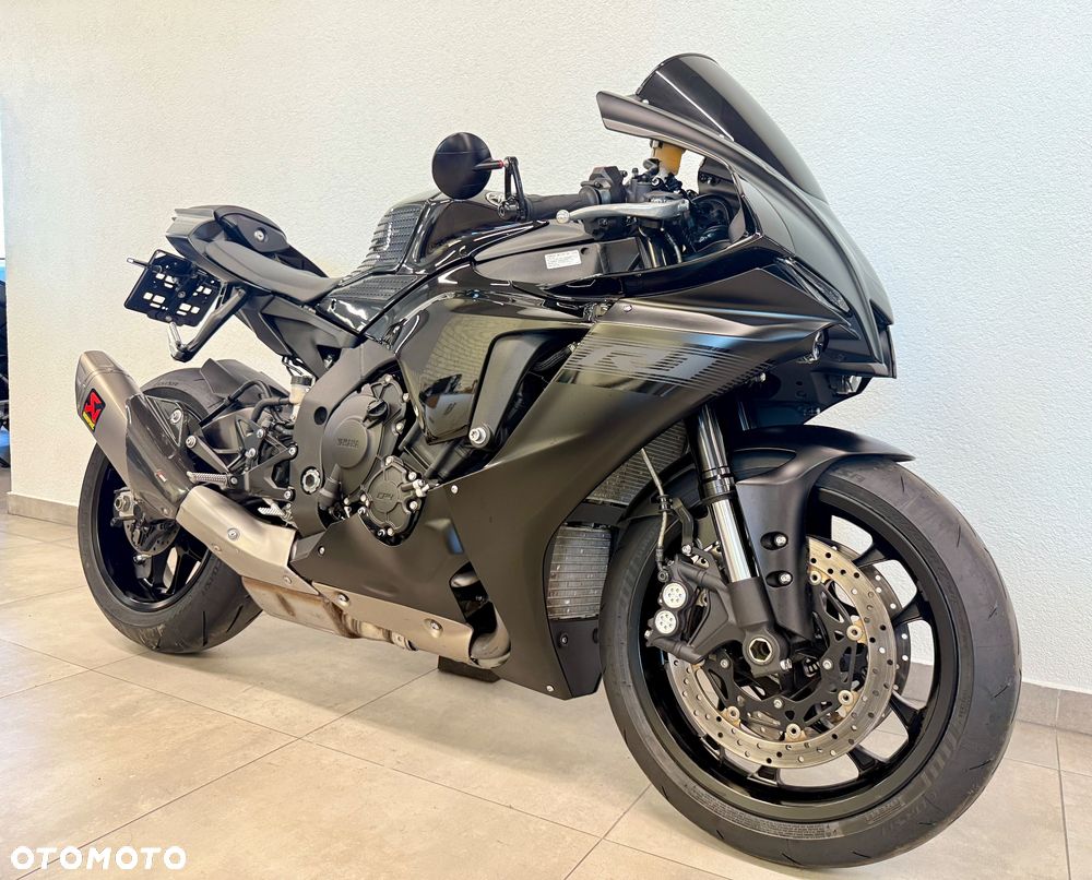 Yamaha R1 - 3