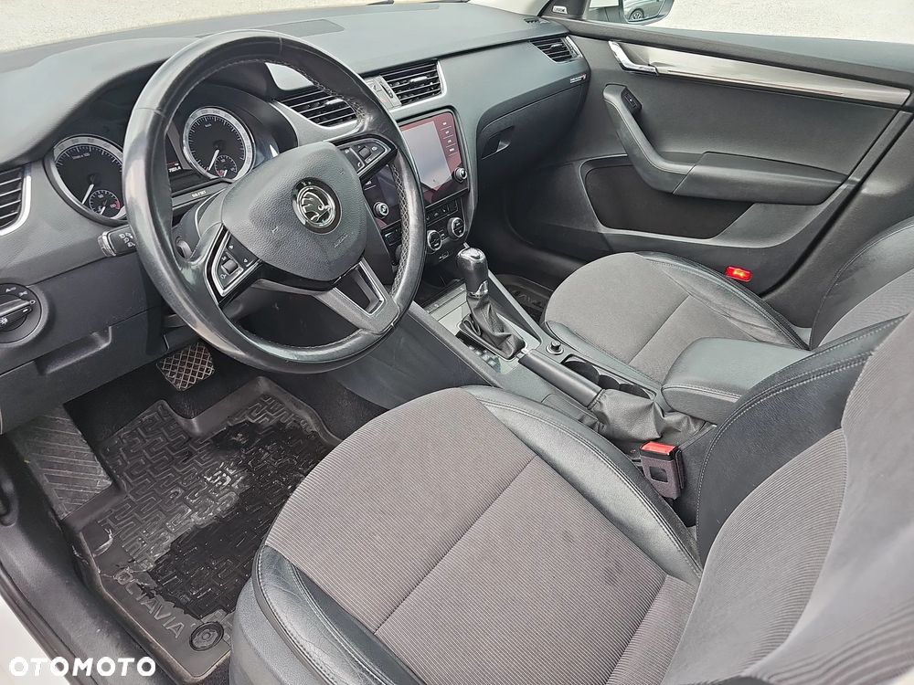 Skoda Octavia 2.0 TDI 4x4 Style DSG - 11