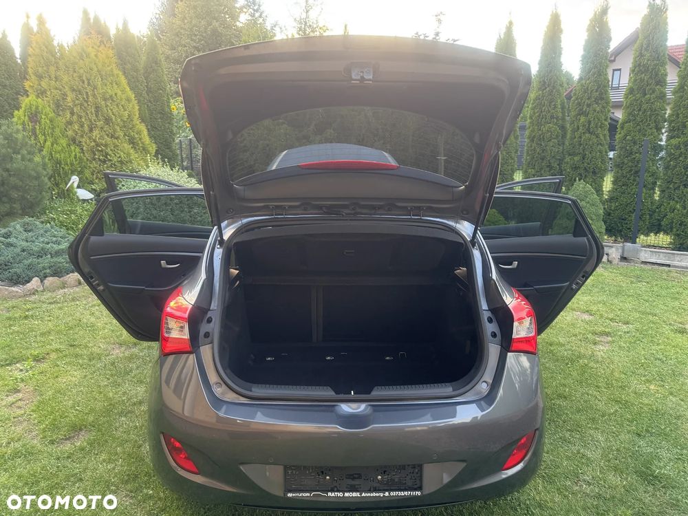 Hyundai i30 blue 1.4 Passion - 13