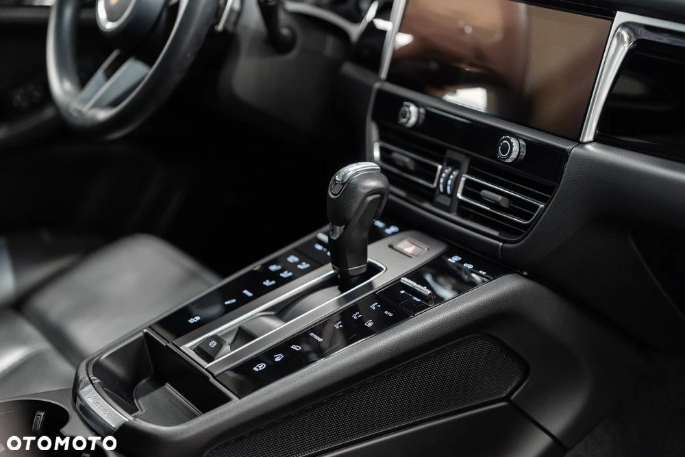 Porsche Macan S - 30