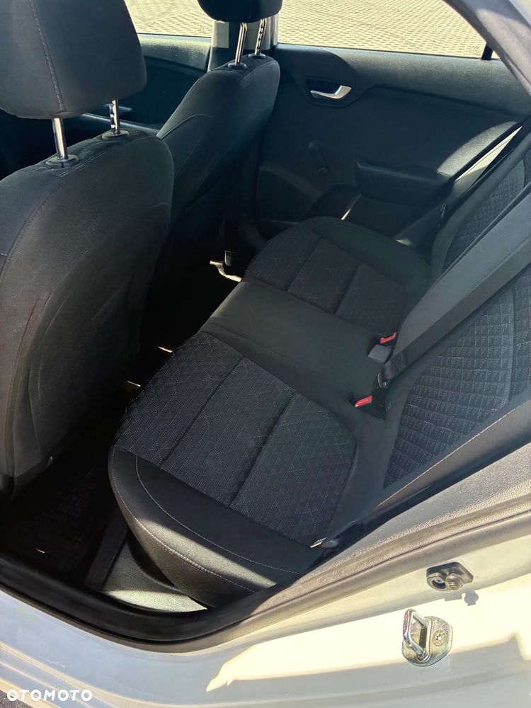 Kia Rio 1.2 M - 13