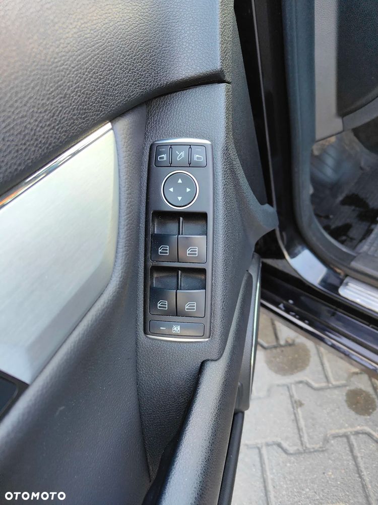 Mercedes-Benz Klasa C 200 (BlueEFFICIENCY) 7G-TRONIC Avantgarde - 4