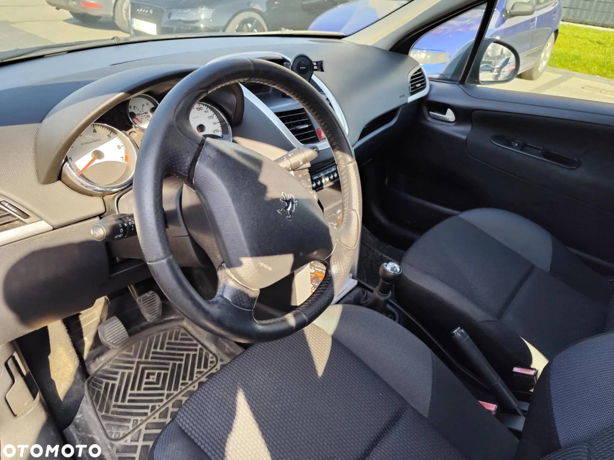 Peugeot 207 - 13