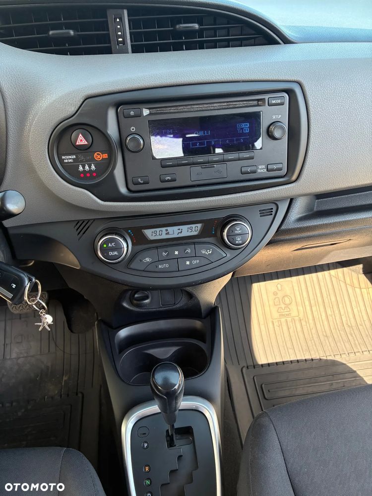 Toyota Yaris Hybrid 100 Active EU6 - 10