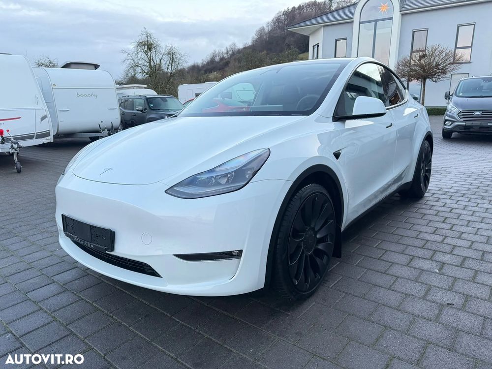 Tesla Model Y - 6