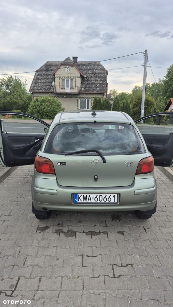 Toyota Yaris 1.0 Base - 2
