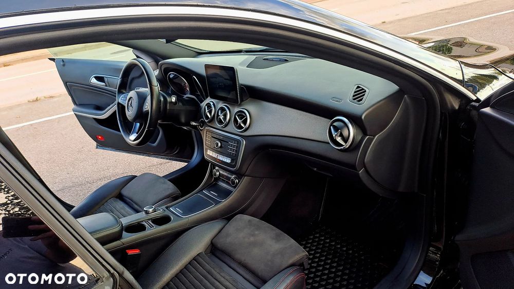 Mercedes-Benz CLA 180 7G-DCT AMG Line - 17