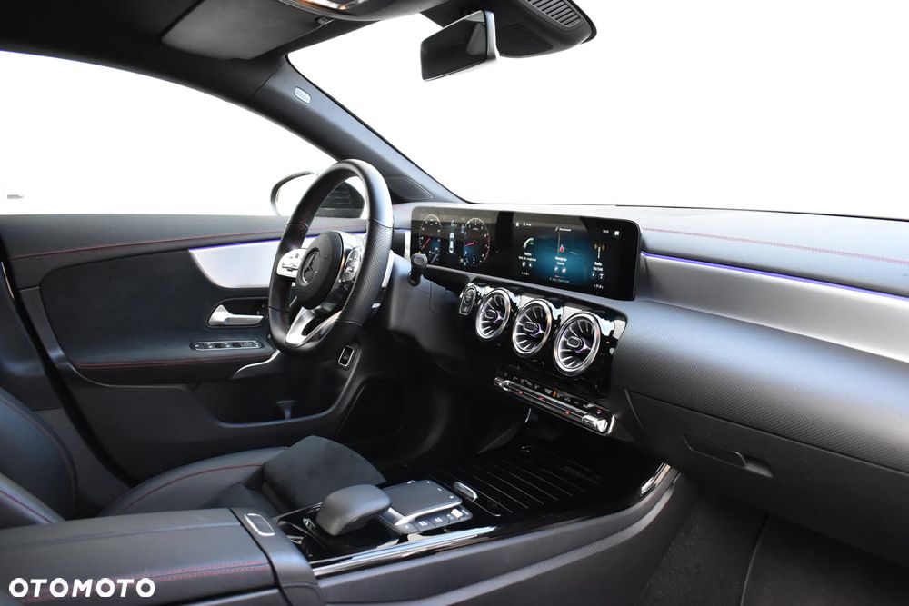 Mercedes-Benz CLA 250 AMG Line 7G-DCT - 16