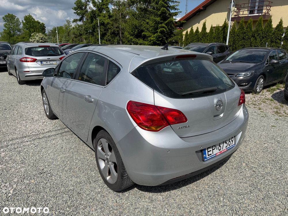 Opel Astra 1.6 Design Edition - 4