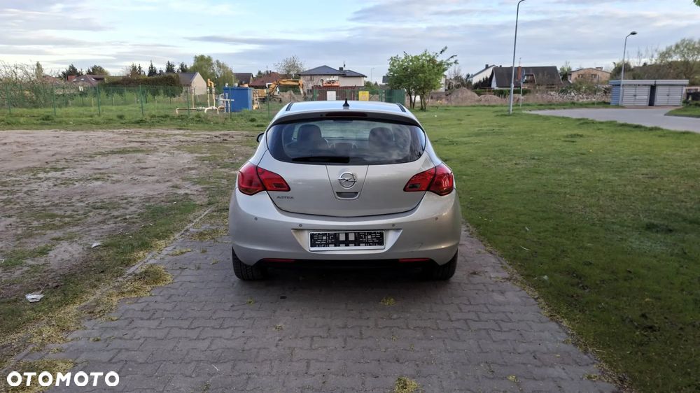 Opel Astra 1.6 Exklusiv - 9