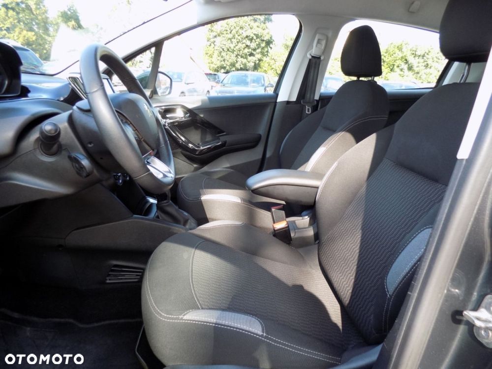 Peugeot 208 - 7