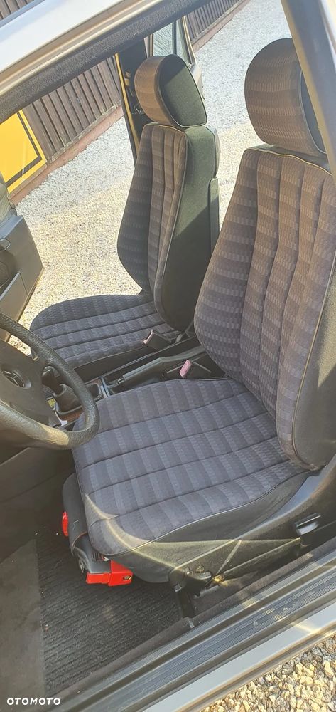 Mercedes-Benz W201 (190) - 15