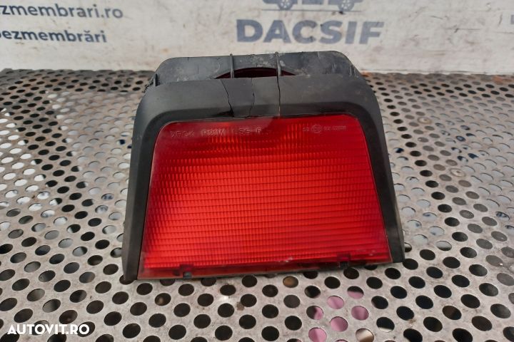 Lampa stop aditionala Dacia Logan 1  [din 2004 pana  2008] seria Sedan 1.4 MT (75 hp) - 1