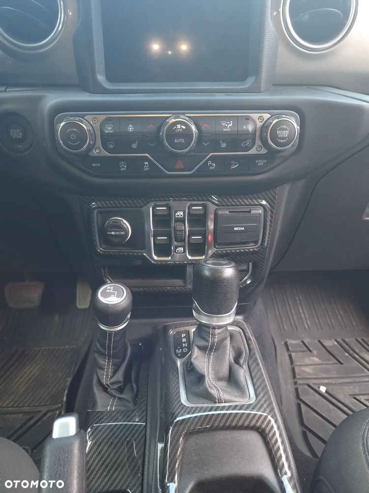 Jeep Wrangler Unlimited 3.6 Automatik Sahara - 32