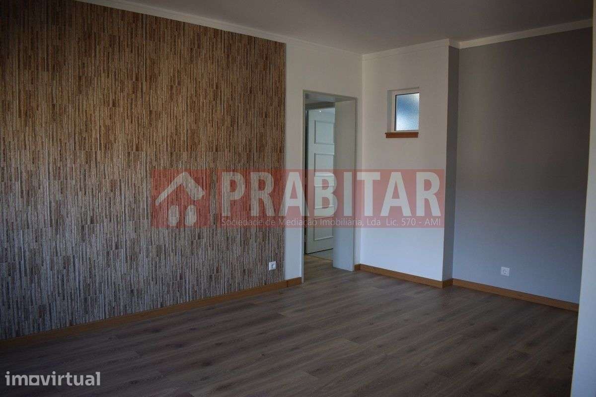 APARTAMENTO T2 PARA ARRENDAR NA SOLUM - Grande imagem: 3/13