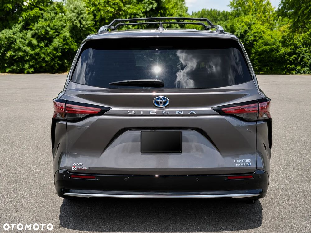 Toyota Sienna - 6