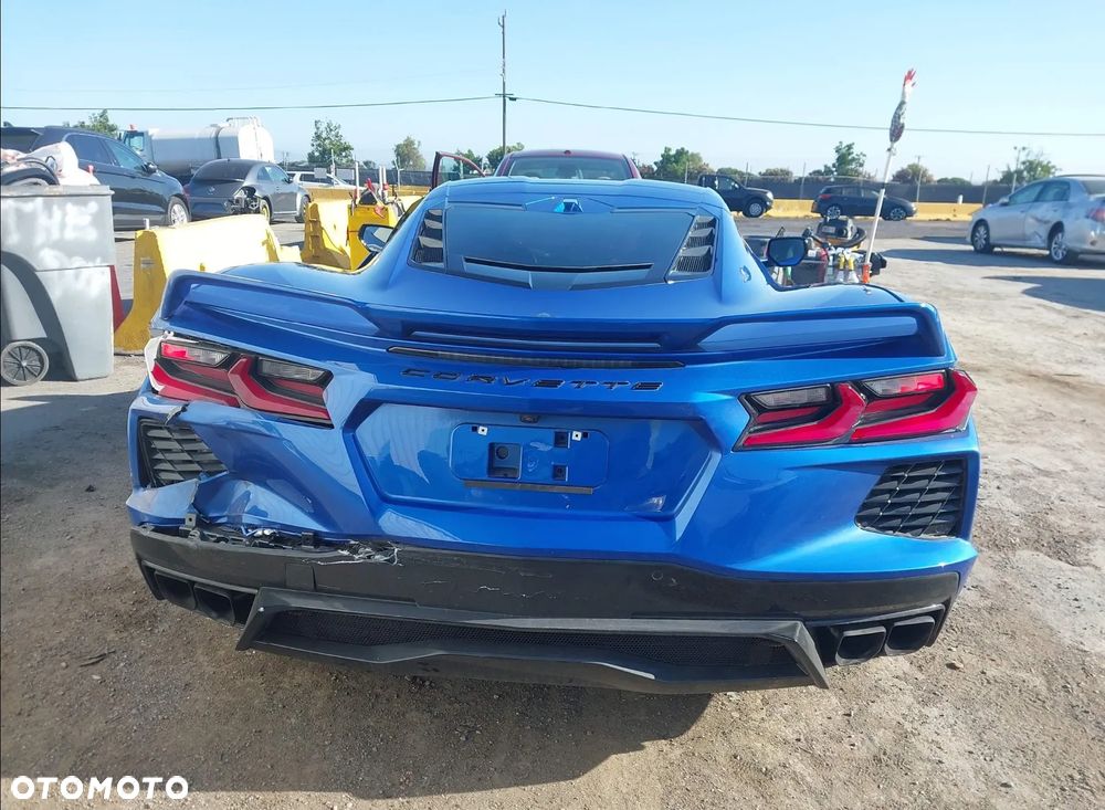 Chevrolet Corvette - 4