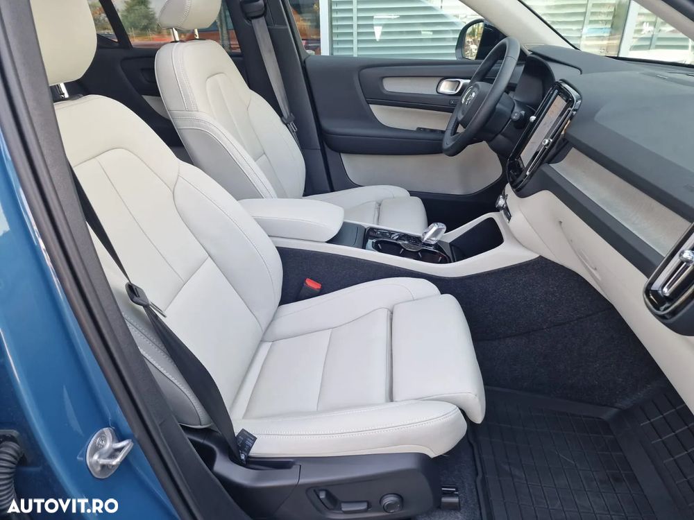 Volvo XC 40 B4 AT FWD MHEV Ultimate Dark - 32